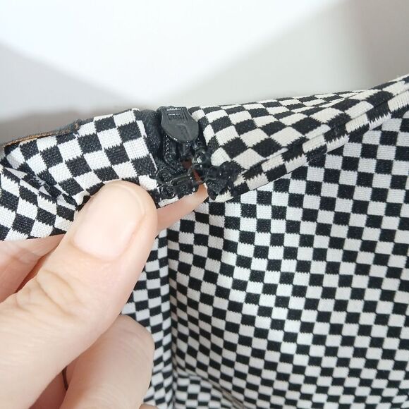 ILE New York Sleeveless Sheath Dress - Picture 5 of 11